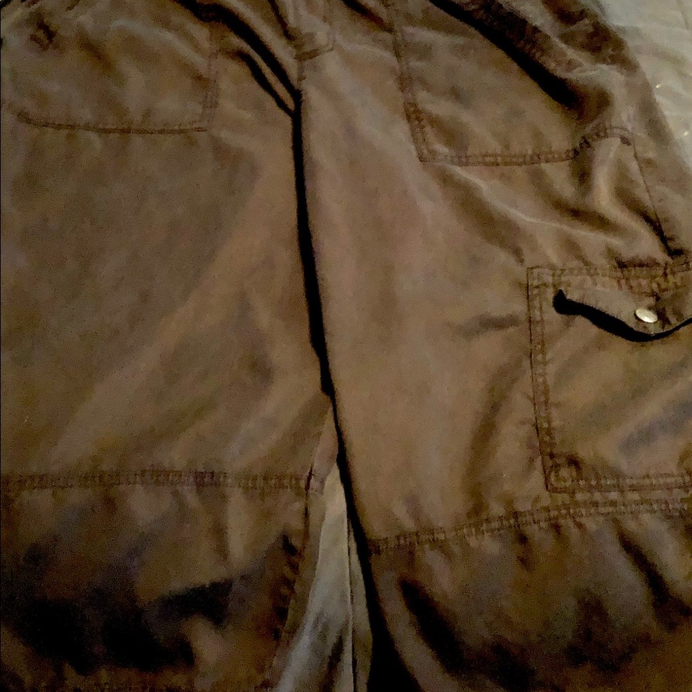 BLACK UTILITY CAPRIS